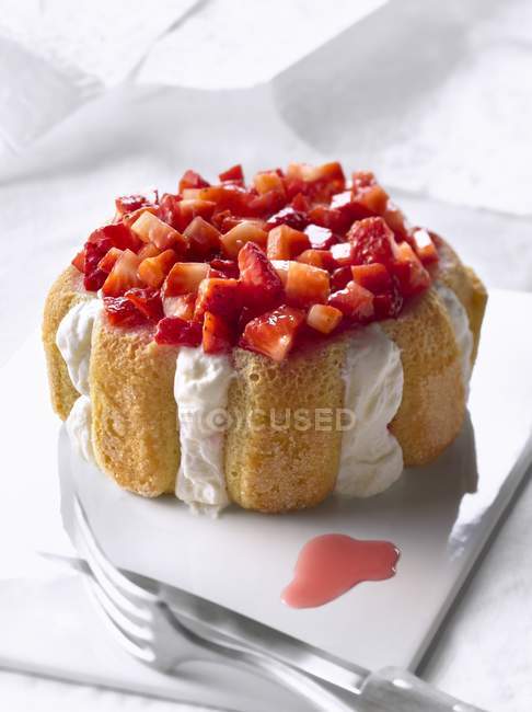 Fromage blanc and strawberry Charlotte — Stock Photo