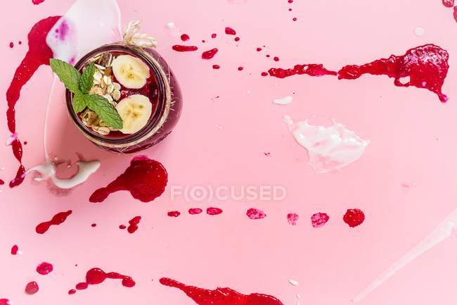 Beet soup in a white bowl on colored construction paper surface — Stock Photo
