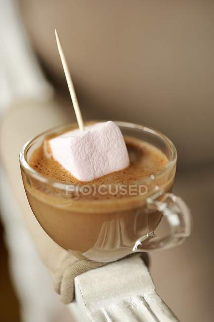 Marshmallow gocciolante in tazza — Foto stock