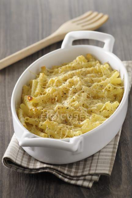 Fusilli pasta gratin with cheese — Stock Photo