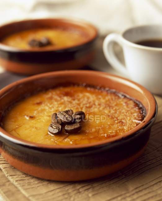 Closeup view of Creme brulee with coffee beans — Stock Photo