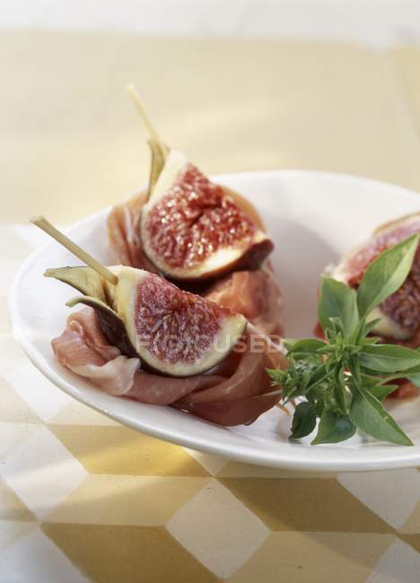 Parma ham and brochettes — Stock Photo