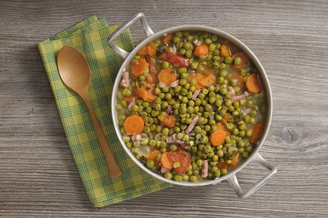 Peas with bacon and carrots — Stock Photo