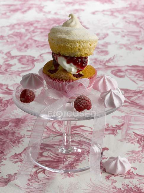 Vacherin-style cupcake — Stock Photo