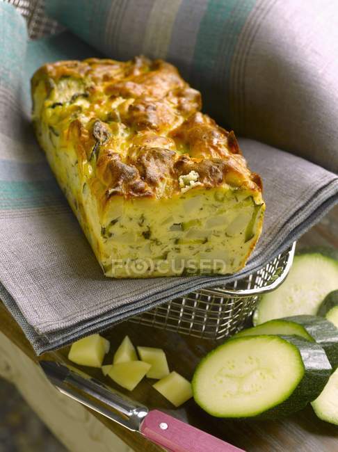 Gâteau aux courgettes et pommes de terre — Photo de stock