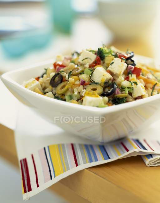Greek salad in bowl — Stock Photo