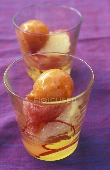 Pepper sorbet with grapefruit — Stock Photo