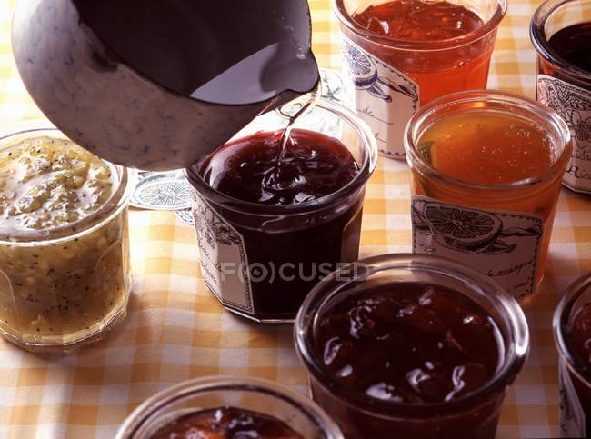 Fare marmellata di frutta — Foto stock