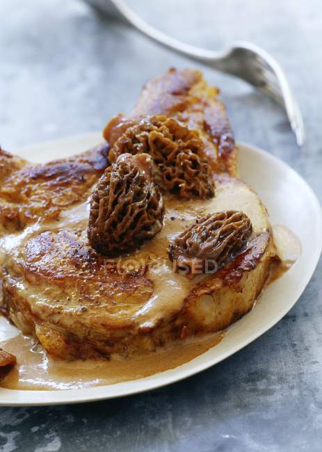 Veal chop with morels — Stock Photo