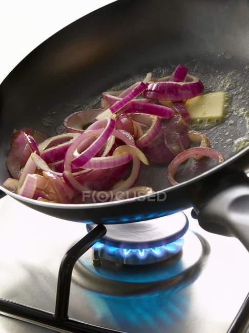 Cooking red onions i — Stock Photo