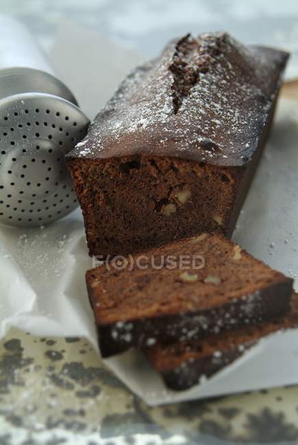 Grenoble-Kuchen in Scheiben geschnitten — Stockfoto