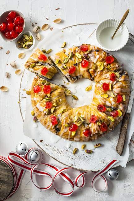 Top view of fruit mince Couranne cake — Stock Photo