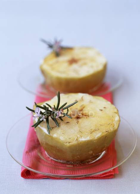 Karamellisierte pfel mit Zitronenbutter - foto de stock