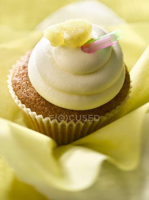 Coconut and pineapple cupcake — Stock Photo