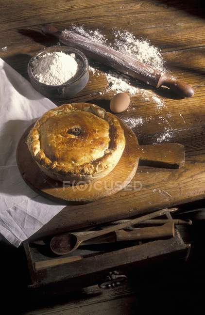 Pie ingredients and utensils — Stock Photo