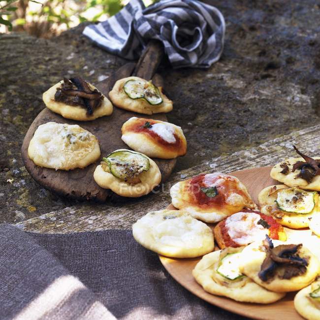 Mini pizze assortite — Foto stock