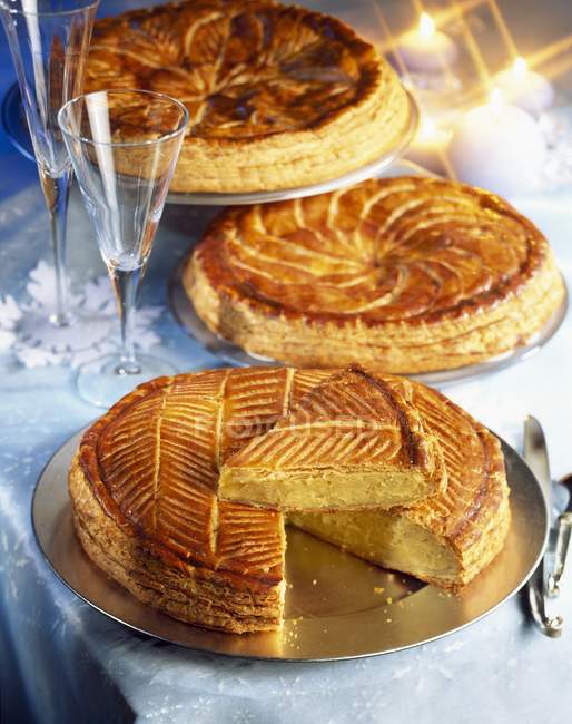 Мигдальний пиріг з випічкою — стокове фото