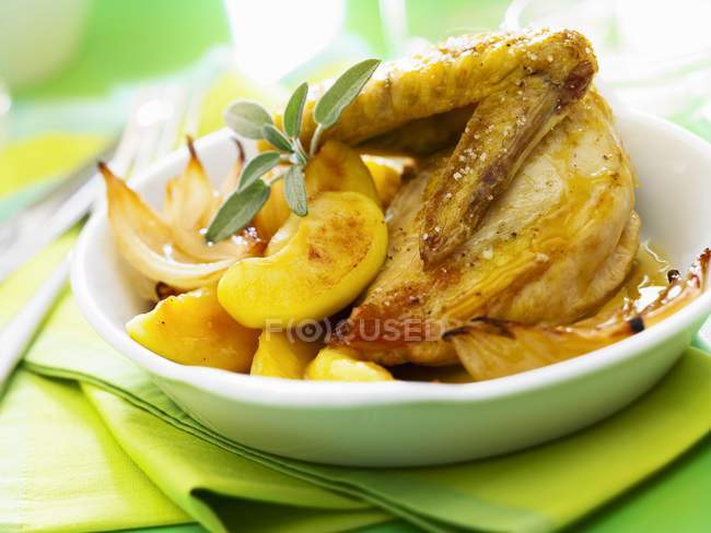 Roast chicken with apples — Stock Photo