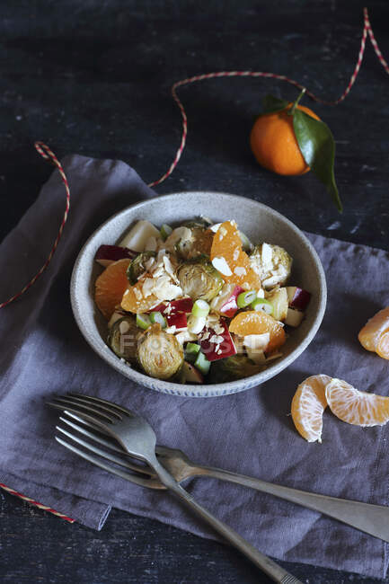 Roasted Brussels sprouts salad with mandarins — Stock Photo