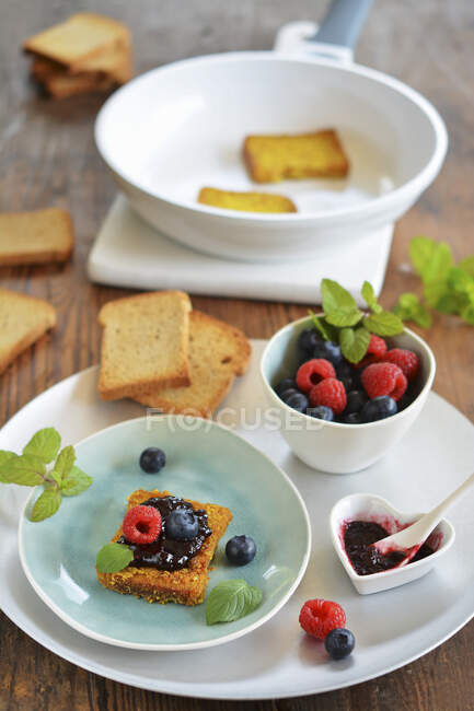 Rusk poor knight with jam and fresh fruits on a tray (vegan) — Stock Photo