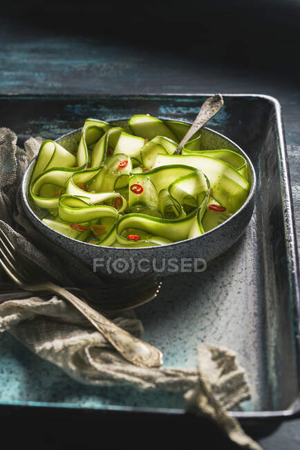 Spicy cucumber salad with peanuts and chili pepper — Stock Photo