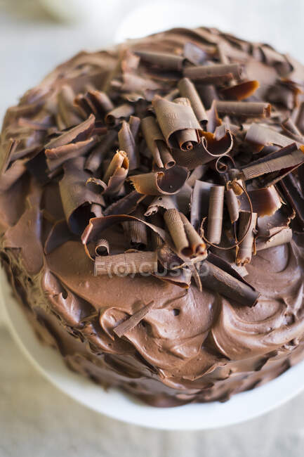 Close-up shot of delicious chocolate cream cake (top view) — Stock Photo