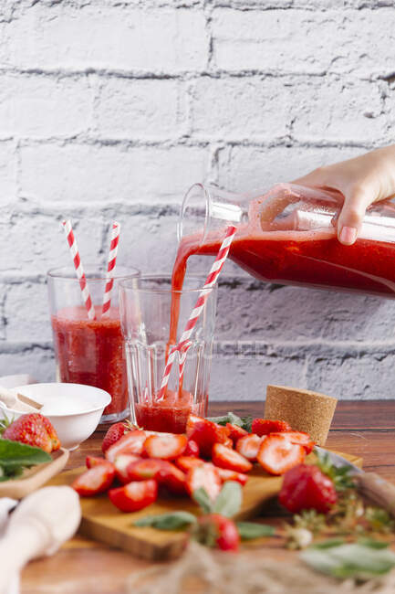 Erdbeer-Smoothies im Glas — Stockfoto
