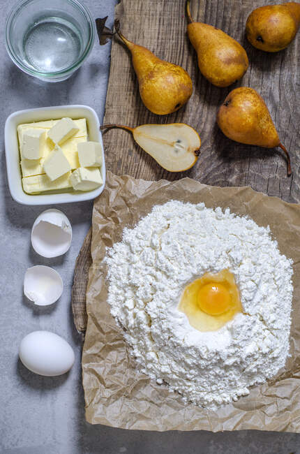 Close-up de deliciosos ingredientes para torta de pêra — Fotografia de Stock
