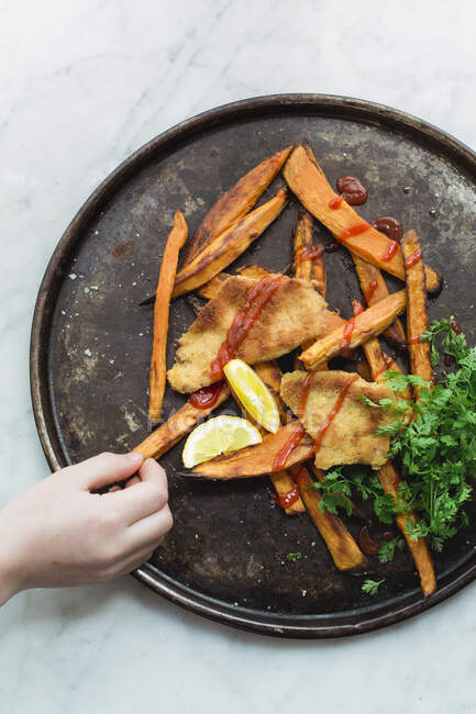 Turkey escalope with sweet potato fries, chervil and lemon — Stock Photo