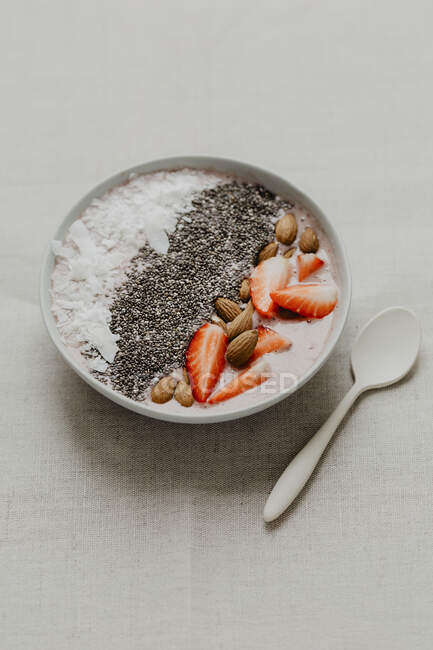 A smoothie bowl with berries and chia seeds — Stock Photo