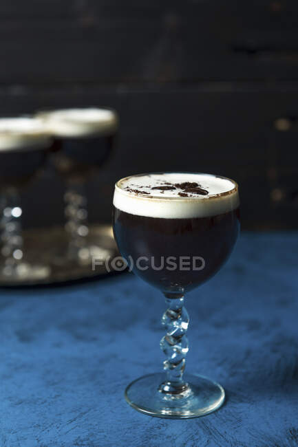 Close-up shot of Coffee schnapps with cream — Fotografia de Stock