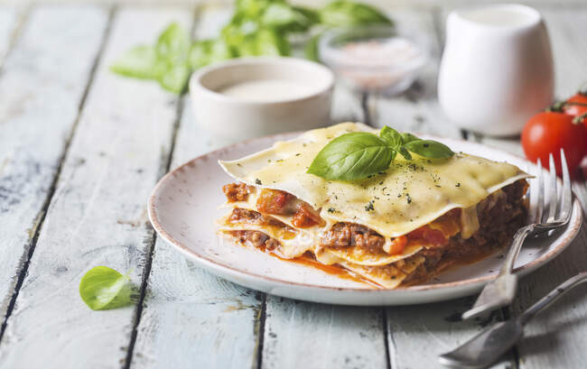 Close-up of a traditional lasagna made with minced beef Bolognese — Stock Photo