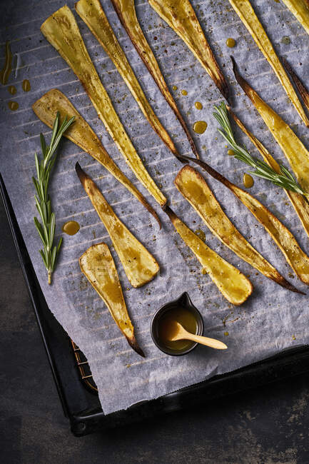 Parsnips with honey baking tray — Stock Photo