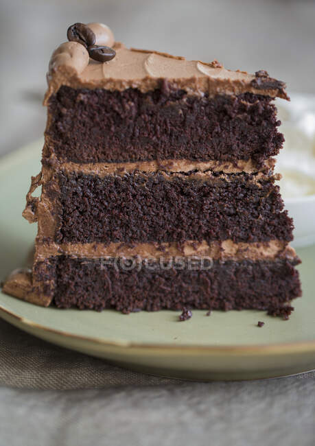 Fatia de bolo de creme de mocha — Fotografia de Stock