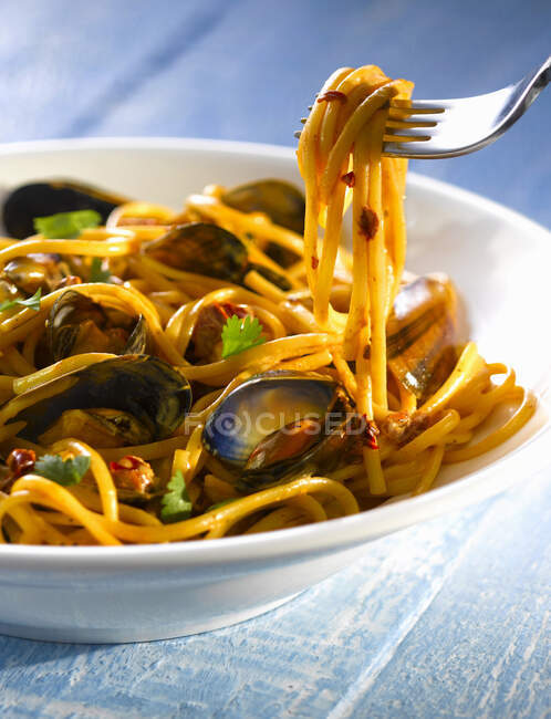 Pasta with seafood and vegetables — Stock Photo