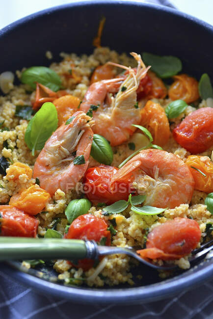 Shrimps with tomatoes, quinoa and basil leaves — Stock Photo