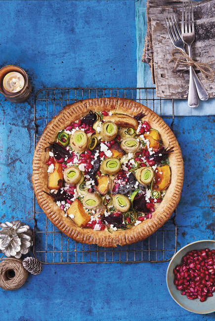 The ultimate Vegetarian Christmas Pie with courgette ribbons, butternut squash, beetroot and leeks, topped with feta cheese and pomegranate seeds — Stock Photo