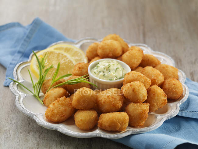 Close-up shot of delicious Breaded scallops with a dip — Stock Photo