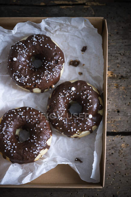 Oven baked donuts glazed with chocolate (vegan) — Stock Photo