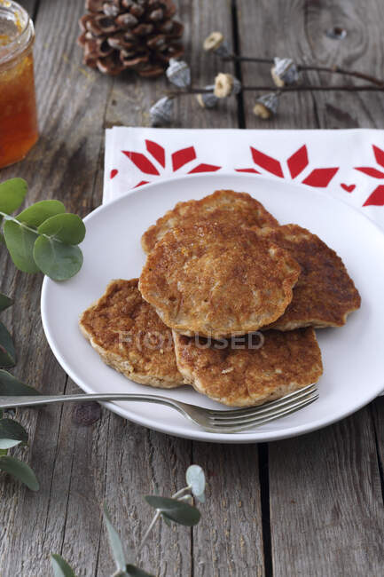 Gluten-free Chinese five-spice pancakes for Christmas — Stock Photo