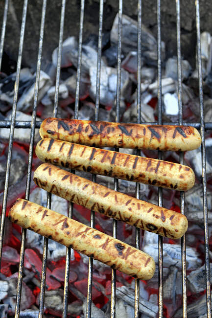 Vegan curry sausages on a barbecue — Stock Photo