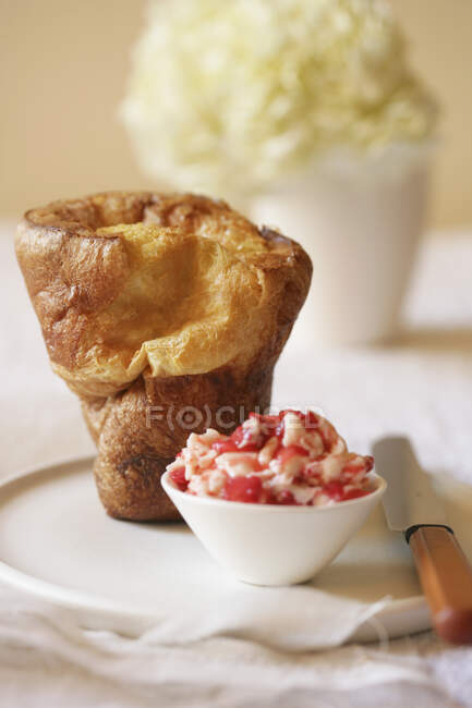 Popover with Strawberry Butter Compote — Stock Photo