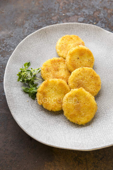 Fried chicken nuggets with sauce — Stock Photo