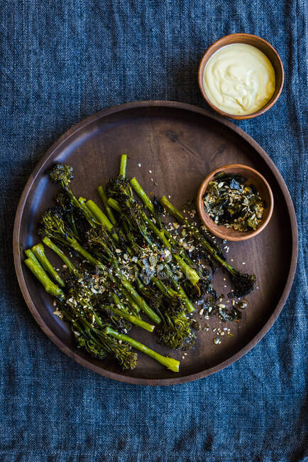 Broccolini with nori, salt and wasabi — Stock Photo