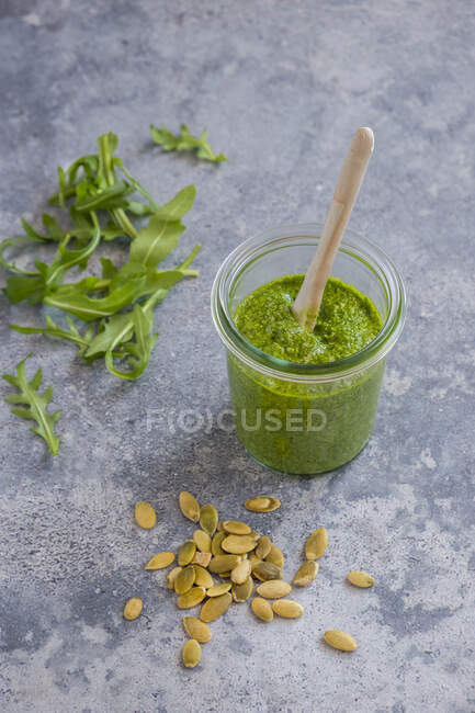 Pesto with rocket and pumpkin seeds — Stock Photo