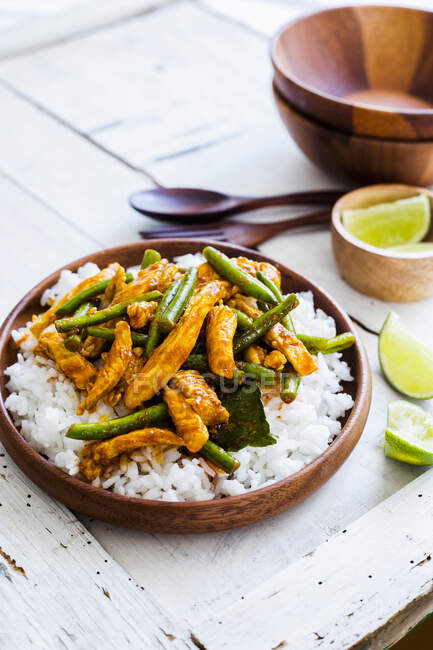Stir-fried chicken with green beans — Stock Photo
