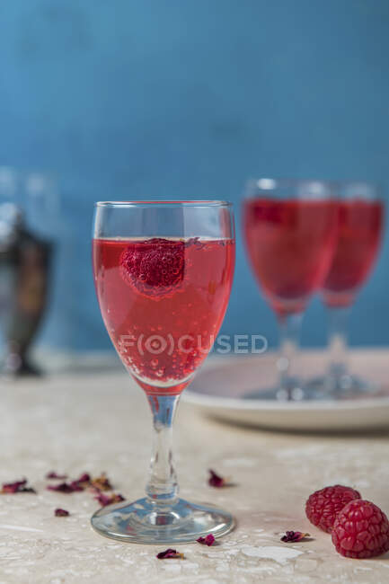 Rose and raspberry schnapps — Stock Photo