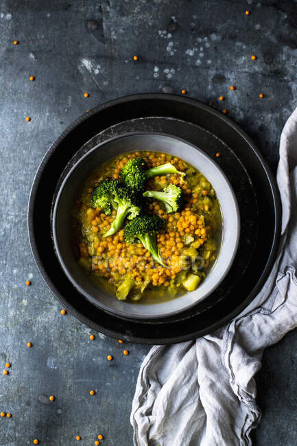 Lentil stew with red lentils and broccoli — Stock Photo