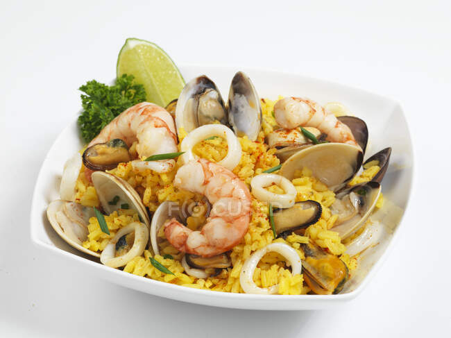 Saffron rice with seafood — Stock Photo