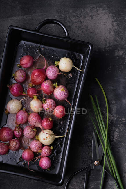Roasted radishes in oventray — Stock Photo